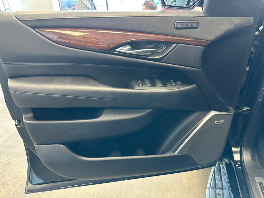 2019 Cadillac Escalade 4WD 4dr Luxury, available for sale in Inwood, New York | 5 Towns Drive. Inwood, New York 2019 Cadillac Escalade 4WD 4dr Luxury, available for sale in Inwood, New York | 5 Towns Drive. Inwood, New York