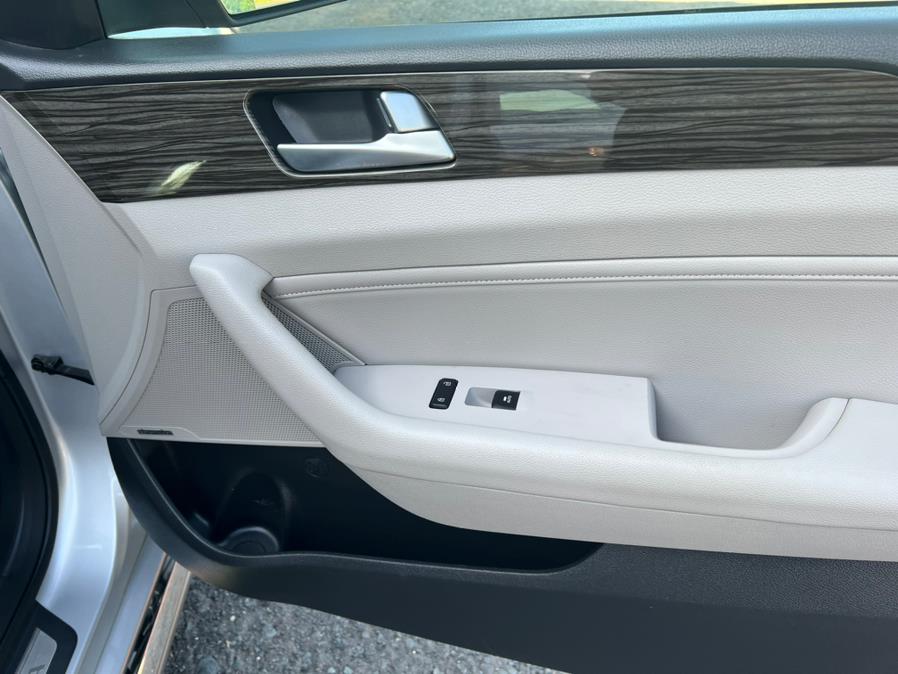 2015 Hyundai Sonata 4dr Sdn 2.4L Limited, available for sale in Berlin, Connecticut | Main Auto of Berlin. Berlin, Connecticut 2015 Hyundai Sonata 4dr Sdn 2.4L Limited, available for sale in Berlin, Connecticut | Main Auto of Berlin. Berlin, Connecticut