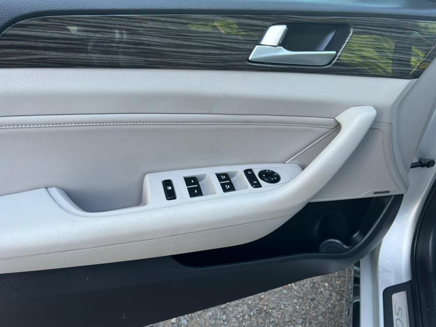 2015 Hyundai Sonata 4dr Sdn 2.4L Limited, available for sale in Berlin, Connecticut | Main Auto of Berlin. Berlin, Connecticut 2015 Hyundai Sonata 4dr Sdn 2.4L Limited, available for sale in Berlin, Connecticut | Main Auto of Berlin. Berlin, Connecticut