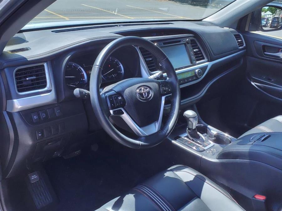 2019 Toyota Highlander SE, available for sale in Andover, Massachusetts | Autouse. Andover, Massachusetts 2019 Toyota Highlander SE, available for sale in Andover, Massachusetts | Autouse. Andover, Massachusetts