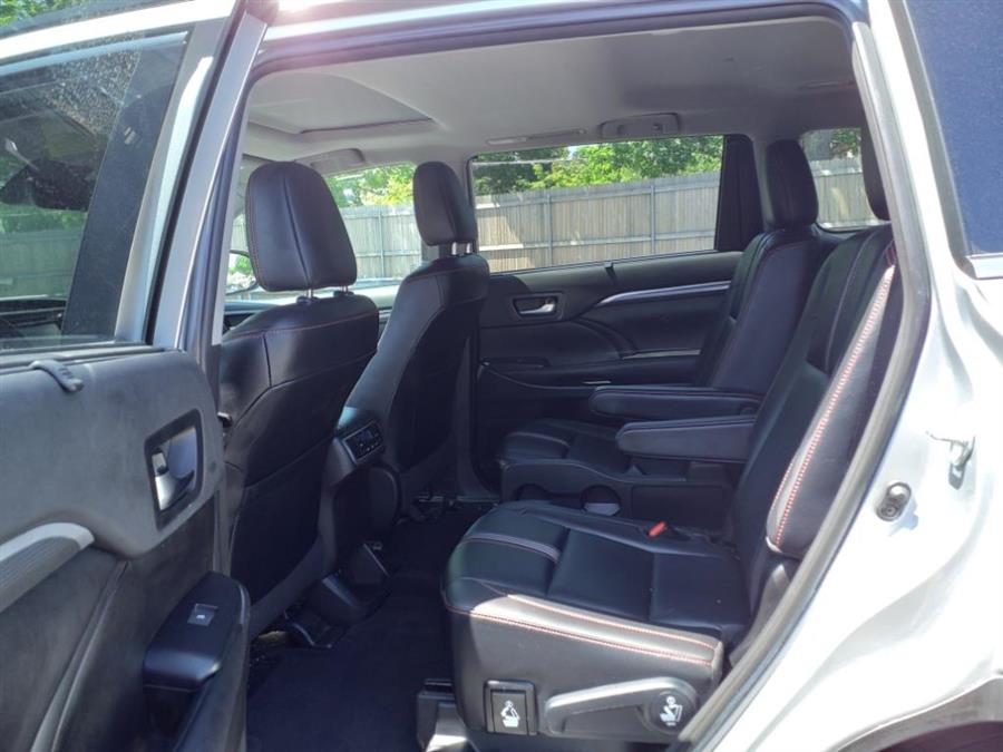 2019 Toyota Highlander SE, available for sale in Andover, Massachusetts | Autouse. Andover, Massachusetts 2019 Toyota Highlander SE, available for sale in Andover, Massachusetts | Autouse. Andover, Massachusetts