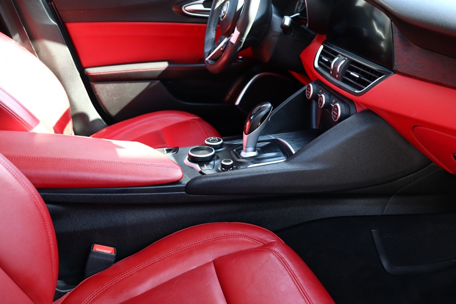 2019 Alfa Romeo Giulia Sport AWD, available for sale in Jamaica, New York | Hillside Auto Mall Inc.. Jamaica, New York 2019 Alfa Romeo Giulia Sport AWD, available for sale in Jamaica, New York | Hillside Auto Mall Inc.. Jamaica, New York