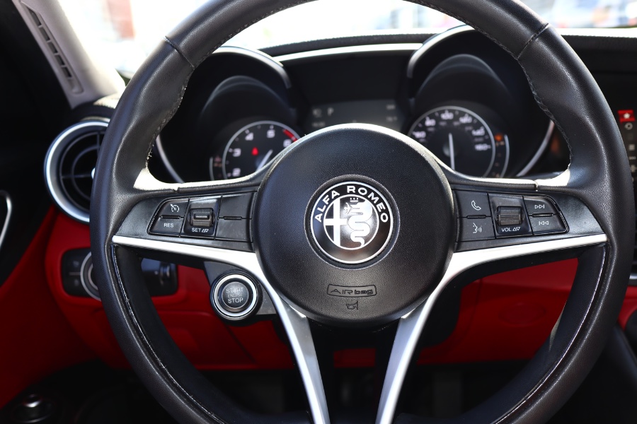 2019 Alfa Romeo Giulia Sport AWD, available for sale in Jamaica, New York | Hillside Auto Mall Inc.. Jamaica, New York 2019 Alfa Romeo Giulia Sport AWD, available for sale in Jamaica, New York | Hillside Auto Mall Inc.. Jamaica, New York