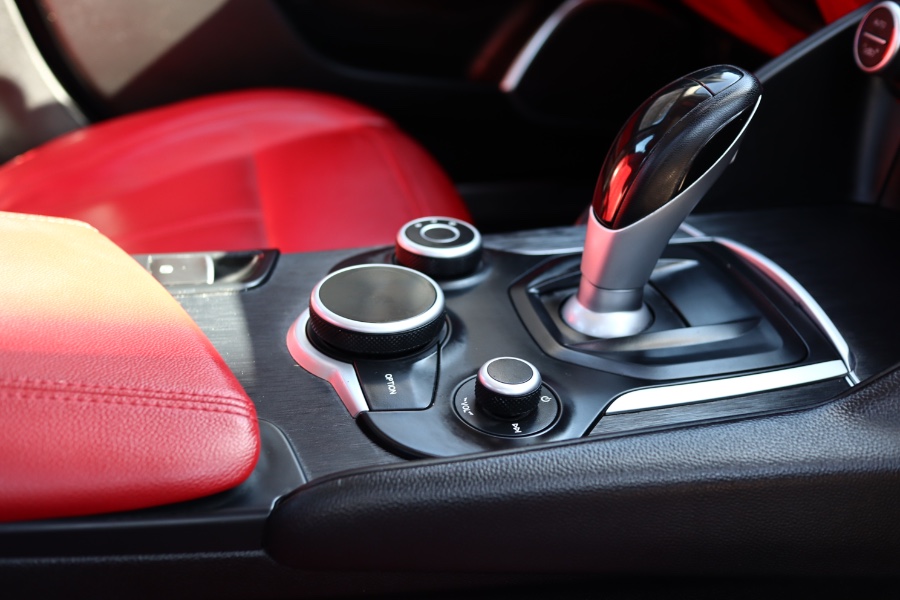 2019 Alfa Romeo Giulia Sport AWD, available for sale in Jamaica, New York | Hillside Auto Mall Inc.. Jamaica, New York 2019 Alfa Romeo Giulia Sport AWD, available for sale in Jamaica, New York | Hillside Auto Mall Inc.. Jamaica, New York