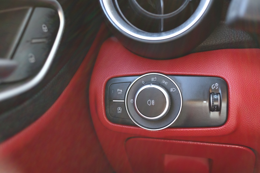 2019 Alfa Romeo Giulia Sport AWD, available for sale in Jamaica, New York | Hillside Auto Mall Inc.. Jamaica, New York 2019 Alfa Romeo Giulia Sport AWD, available for sale in Jamaica, New York | Hillside Auto Mall Inc.. Jamaica, New York
