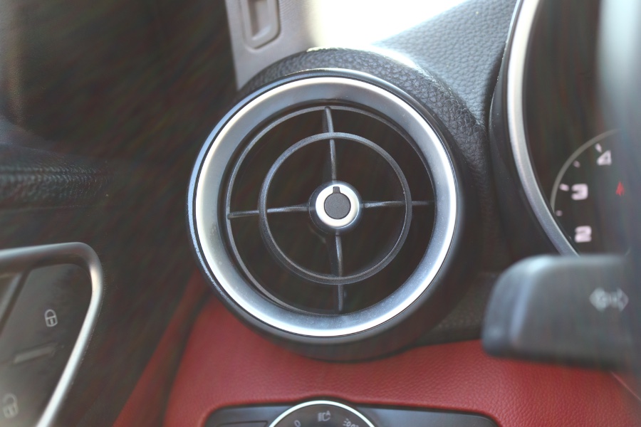 2019 Alfa Romeo Giulia Sport AWD, available for sale in Jamaica, New York | Hillside Auto Mall Inc.. Jamaica, New York 2019 Alfa Romeo Giulia Sport AWD, available for sale in Jamaica, New York | Hillside Auto Mall Inc.. Jamaica, New York