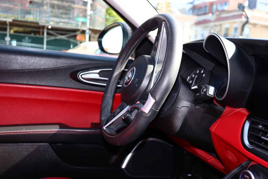 2019 Alfa Romeo Giulia Sport AWD, available for sale in Jamaica, New York | Hillside Auto Mall Inc.. Jamaica, New York 2019 Alfa Romeo Giulia Sport AWD, available for sale in Jamaica, New York | Hillside Auto Mall Inc.. Jamaica, New York