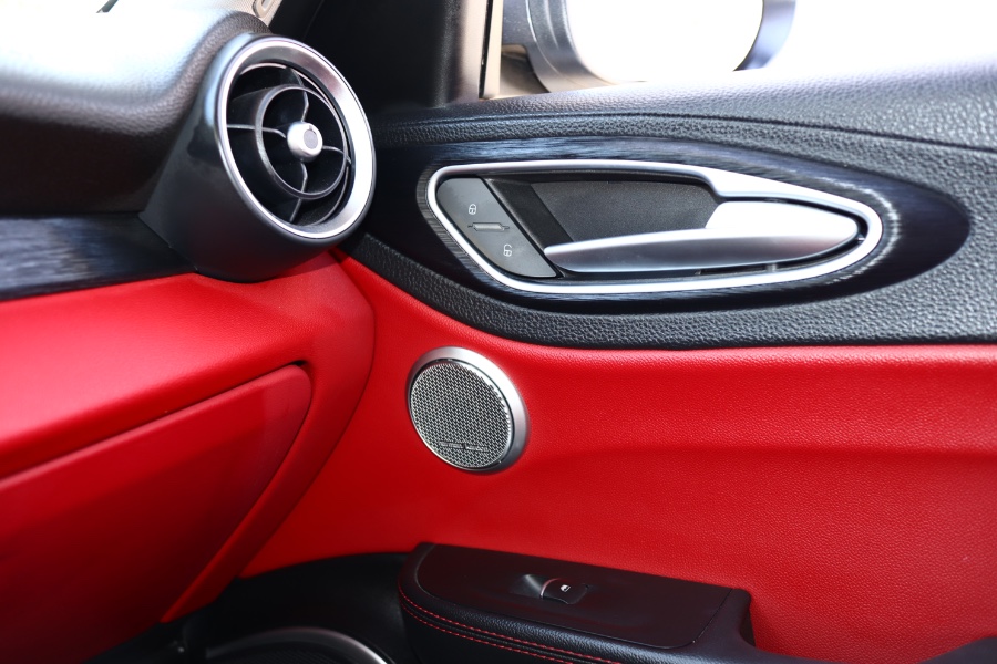 2019 Alfa Romeo Giulia Sport AWD, available for sale in Jamaica, New York | Hillside Auto Mall Inc.. Jamaica, New York 2019 Alfa Romeo Giulia Sport AWD, available for sale in Jamaica, New York | Hillside Auto Mall Inc.. Jamaica, New York