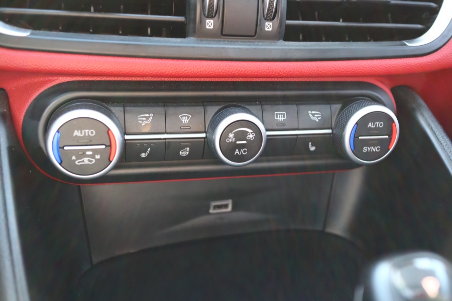 2019 Alfa Romeo Giulia Sport AWD, available for sale in Jamaica, New York | Hillside Auto Mall Inc.. Jamaica, New York 2019 Alfa Romeo Giulia Sport AWD, available for sale in Jamaica, New York | Hillside Auto Mall Inc.. Jamaica, New York