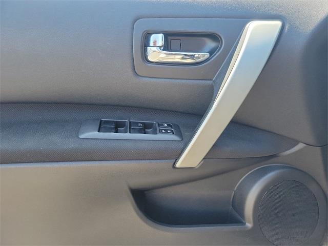 2015 Nissan Rogue Select S, available for sale in Stratford, Connecticut | Wiz Leasing Inc. Stratford, Connecticut 2015 Nissan Rogue Select S, available for sale in Stratford, Connecticut | Wiz Leasing Inc. Stratford, Connecticut