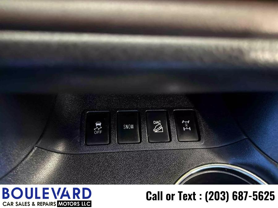 2014 Toyota Highlander XLE Sport Utility 4D, available for sale in New Haven, Connecticut | Boulevard Motors LLC. New Haven, Connecticut 2014 Toyota Highlander XLE Sport Utility 4D, available for sale in New Haven, Connecticut | Boulevard Motors LLC. New Haven, Connecticut
