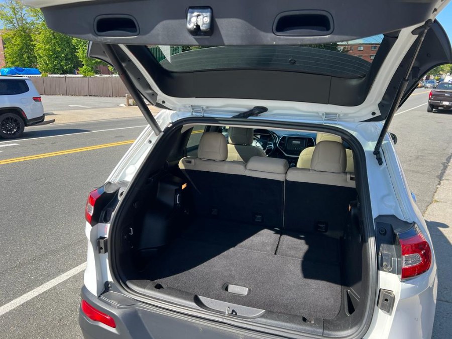 2015 Jeep Cherokee 4WD 4dr Latitude, available for sale in Peabody, Massachusetts | New Star Motors. Peabody, Massachusetts 2015 Jeep Cherokee 4WD 4dr Latitude, available for sale in Peabody, Massachusetts | New Star Motors. Peabody, Massachusetts