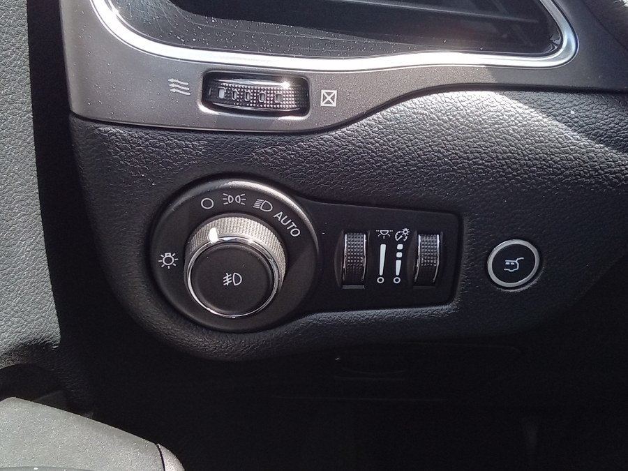 2020 Jeep Cherokee Limited 4x4, available for sale in Irvington, New Jersey | NJ Used Cars Center. Irvington, New Jersey 2020 Jeep Cherokee Limited 4x4, available for sale in Irvington, New Jersey | NJ Used Cars Center. Irvington, New Jersey