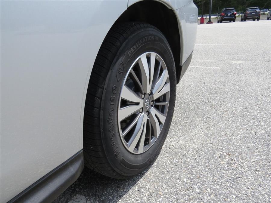 2019 Nissan Pathfinder SL 4x4 4dr SUV, available for sale in Auburn, Maine | Lake City Exports Inc. Auburn, Maine 2019 Nissan Pathfinder SL 4x4 4dr SUV, available for sale in Auburn, Maine | Lake City Exports Inc. Auburn, Maine