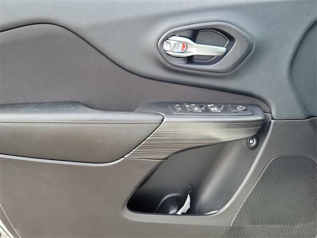 2016 Jeep Cherokee Latitude, available for sale in Stratford, Connecticut | Wiz Leasing Inc. Stratford, Connecticut 2016 Jeep Cherokee Latitude, available for sale in Stratford, Connecticut | Wiz Leasing Inc. Stratford, Connecticut