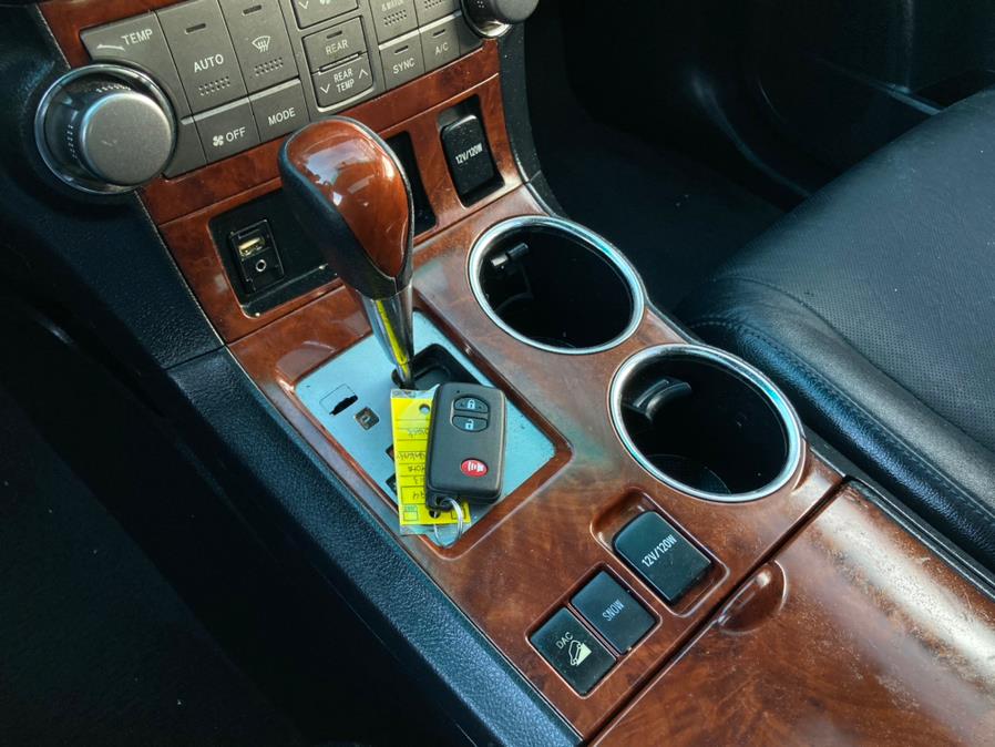 2013 Toyota Highlander 4WD 4dr V6 Limited (Natl), available for sale in Brooklyn, New York | Carsbuck Inc.. Brooklyn, New York 2013 Toyota Highlander 4WD 4dr V6 Limited (Natl), available for sale in Brooklyn, New York | Carsbuck Inc.. Brooklyn, New York