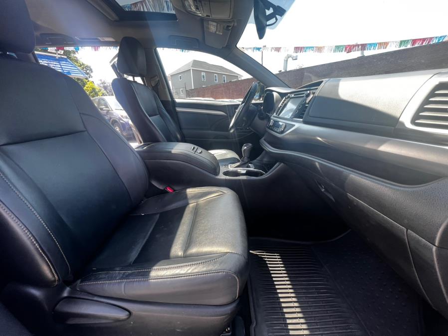 2015 Toyota Highlander AWD 4dr V6 XLE (Natl), available for sale in Worcester, Massachusetts | Sophia's Auto Sales Inc. Worcester, Massachusetts 2015 Toyota Highlander AWD 4dr V6 XLE (Natl), available for sale in Worcester, Massachusetts | Sophia's Auto Sales Inc. Worcester, Massachusetts