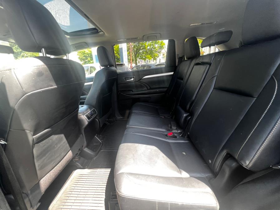 2015 Toyota Highlander AWD 4dr V6 XLE (Natl), available for sale in Worcester, Massachusetts | Sophia's Auto Sales Inc. Worcester, Massachusetts 2015 Toyota Highlander AWD 4dr V6 XLE (Natl), available for sale in Worcester, Massachusetts | Sophia's Auto Sales Inc. Worcester, Massachusetts