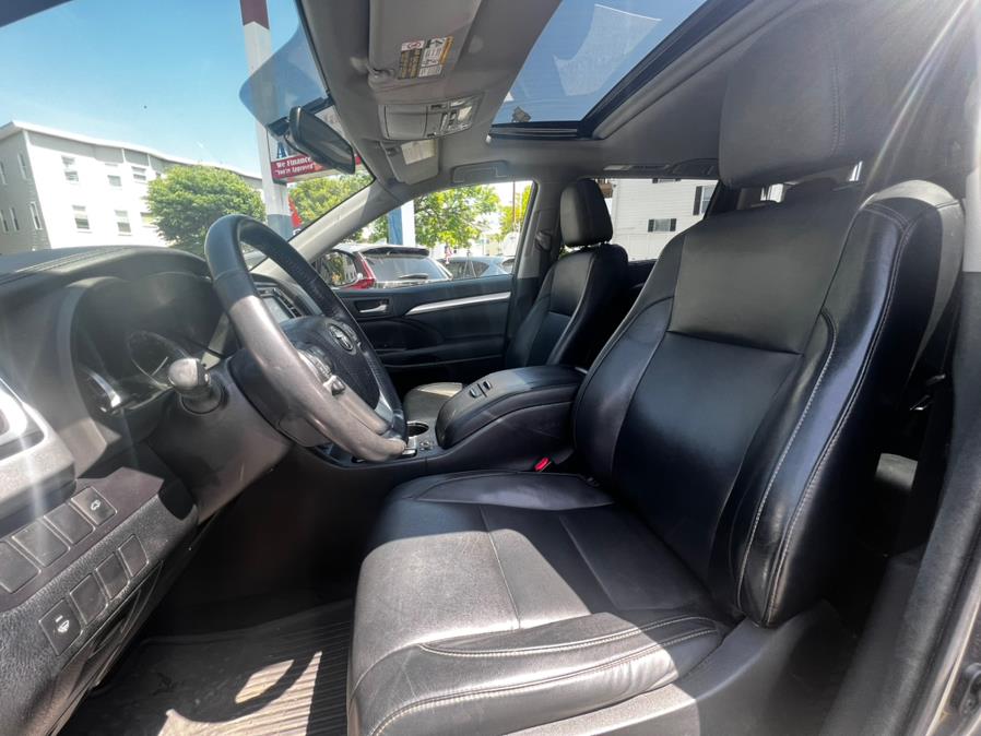2015 Toyota Highlander AWD 4dr V6 XLE (Natl), available for sale in Worcester, Massachusetts | Sophia's Auto Sales Inc. Worcester, Massachusetts 2015 Toyota Highlander AWD 4dr V6 XLE (Natl), available for sale in Worcester, Massachusetts | Sophia's Auto Sales Inc. Worcester, Massachusetts