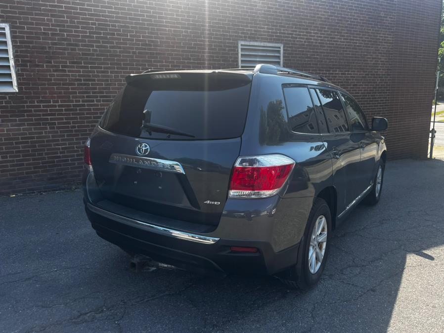 2013 Toyota Highlander 4WD 4dr V6 SE (Natl), available for sale in Worcester, Massachusetts | Sophia's Auto Sales Inc. Worcester, Massachusetts 2013 Toyota Highlander 4WD 4dr V6 SE (Natl), available for sale in Worcester, Massachusetts | Sophia's Auto Sales Inc. Worcester, Massachusetts