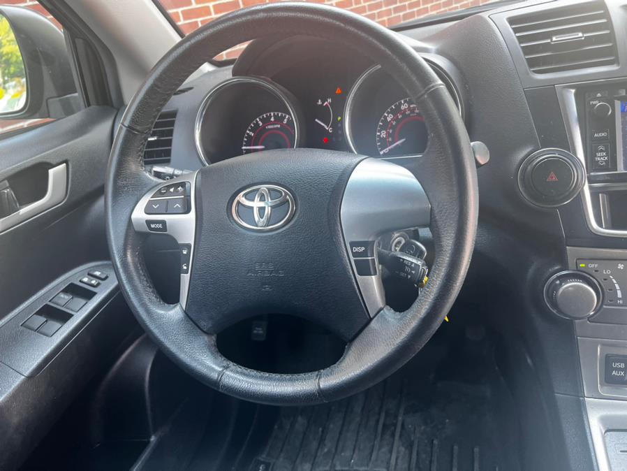2013 Toyota Highlander 4WD 4dr V6 SE (Natl), available for sale in Worcester, Massachusetts | Sophia's Auto Sales Inc. Worcester, Massachusetts 2013 Toyota Highlander 4WD 4dr V6 SE (Natl), available for sale in Worcester, Massachusetts | Sophia's Auto Sales Inc. Worcester, Massachusetts