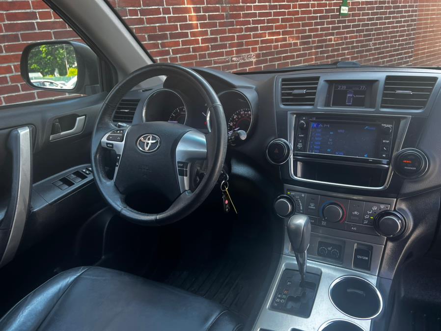 2013 Toyota Highlander 4WD 4dr V6 SE (Natl), available for sale in Worcester, Massachusetts | Sophia's Auto Sales Inc. Worcester, Massachusetts 2013 Toyota Highlander 4WD 4dr V6 SE (Natl), available for sale in Worcester, Massachusetts | Sophia's Auto Sales Inc. Worcester, Massachusetts