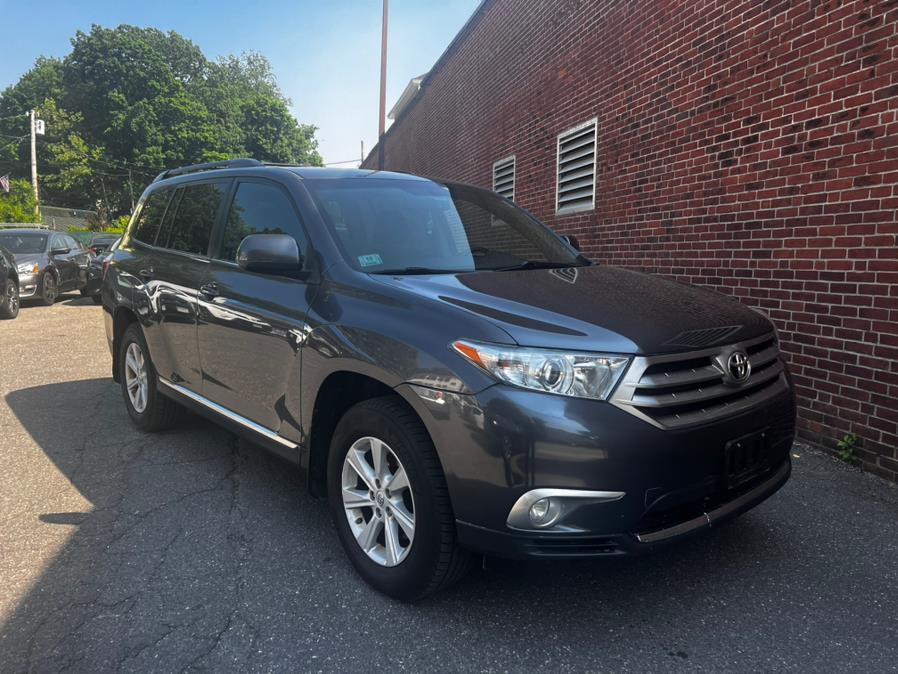 2013 Toyota Highlander 4WD 4dr V6 SE (Natl), available for sale in Worcester, Massachusetts | Sophia's Auto Sales Inc. Worcester, Massachusetts 2013 Toyota Highlander 4WD 4dr V6 SE (Natl), available for sale in Worcester, Massachusetts | Sophia's Auto Sales Inc. Worcester, Massachusetts