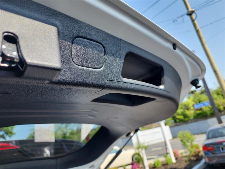 2020 Hyundai Santa Fe SE 2.4L Auto FWD w/SULEV, available for sale in Islip, New York | L.I. Auto Gallery. Islip, New York 2020 Hyundai Santa Fe SE 2.4L Auto FWD w/SULEV, available for sale in Islip, New York | L.I. Auto Gallery. Islip, New York