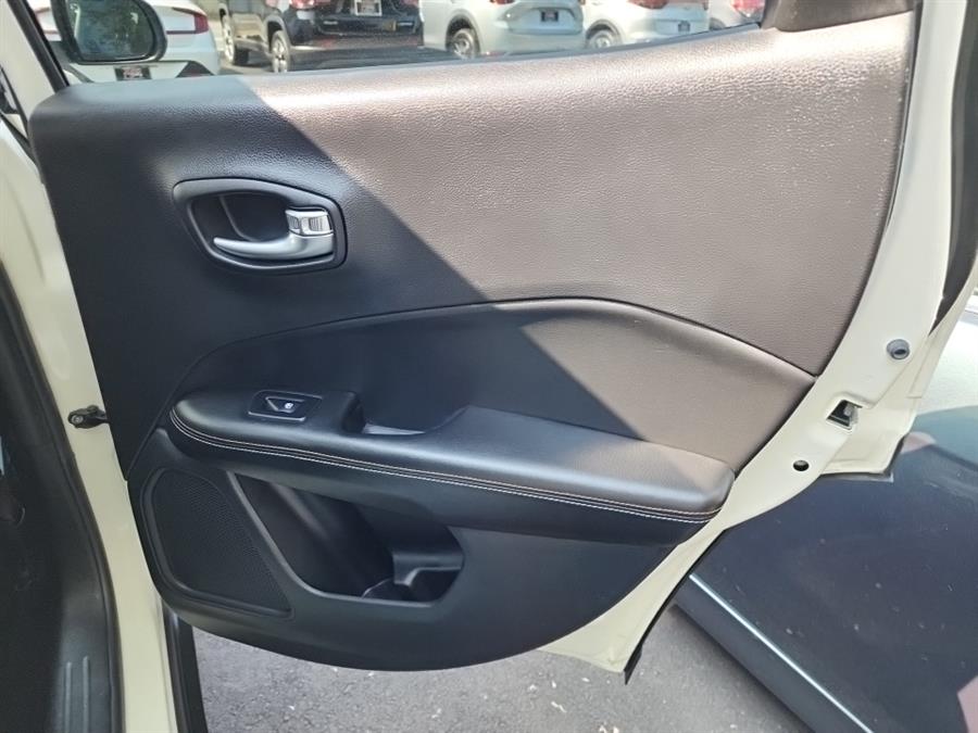 2020 Jeep Compass Latitude 4x4, available for sale in Islip, New York | L.I. Auto Gallery. Islip, New York 2020 Jeep Compass Latitude 4x4, available for sale in Islip, New York | L.I. Auto Gallery. Islip, New York