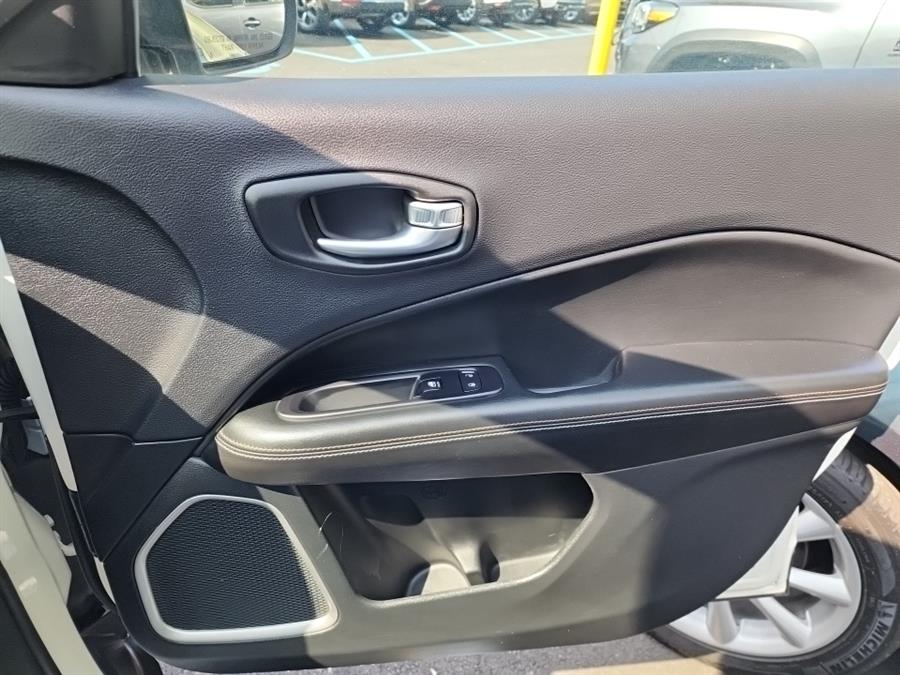 2020 Jeep Compass Latitude 4x4, available for sale in Islip, New York | L.I. Auto Gallery. Islip, New York 2020 Jeep Compass Latitude 4x4, available for sale in Islip, New York | L.I. Auto Gallery. Islip, New York