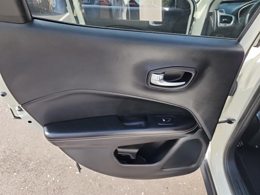 2020 Jeep Compass Latitude 4x4, available for sale in Islip, New York | L.I. Auto Gallery. Islip, New York 2020 Jeep Compass Latitude 4x4, available for sale in Islip, New York | L.I. Auto Gallery. Islip, New York