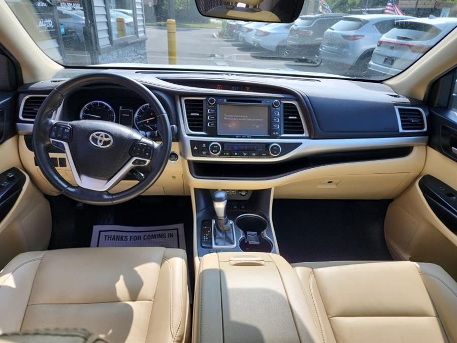 2019 Toyota Highlander SE V6 AWD (Natl), available for sale in Islip, New York | L.I. Auto Gallery. Islip, New York 2019 Toyota Highlander SE V6 AWD (Natl), available for sale in Islip, New York | L.I. Auto Gallery. Islip, New York