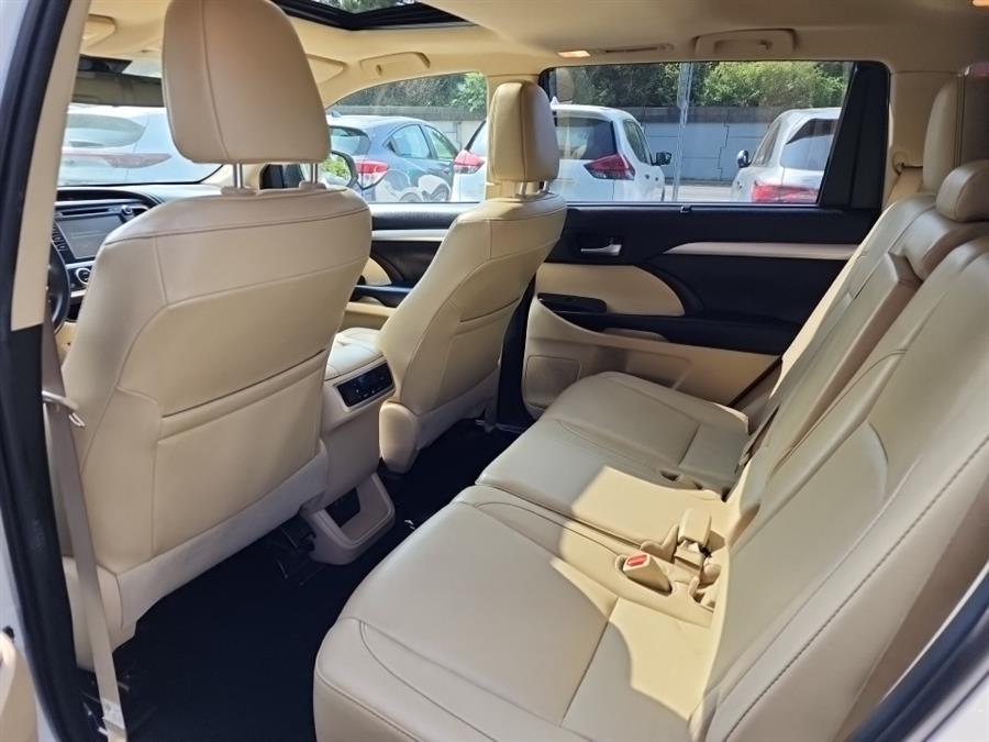 2019 Toyota Highlander SE V6 AWD (Natl), available for sale in Islip, New York | L.I. Auto Gallery. Islip, New York 2019 Toyota Highlander SE V6 AWD (Natl), available for sale in Islip, New York | L.I. Auto Gallery. Islip, New York
