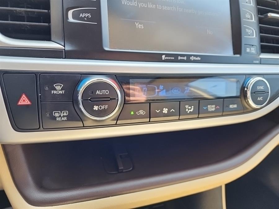 2019 Toyota Highlander SE V6 AWD (Natl), available for sale in Islip, New York | L.I. Auto Gallery. Islip, New York 2019 Toyota Highlander SE V6 AWD (Natl), available for sale in Islip, New York | L.I. Auto Gallery. Islip, New York