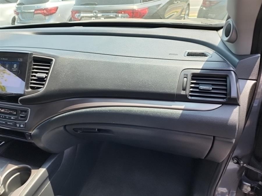 2020 Honda Pilot EX-L AWD, available for sale in Islip, New York | L.I. Auto Gallery. Islip, New York 2020 Honda Pilot EX-L AWD, available for sale in Islip, New York | L.I. Auto Gallery. Islip, New York