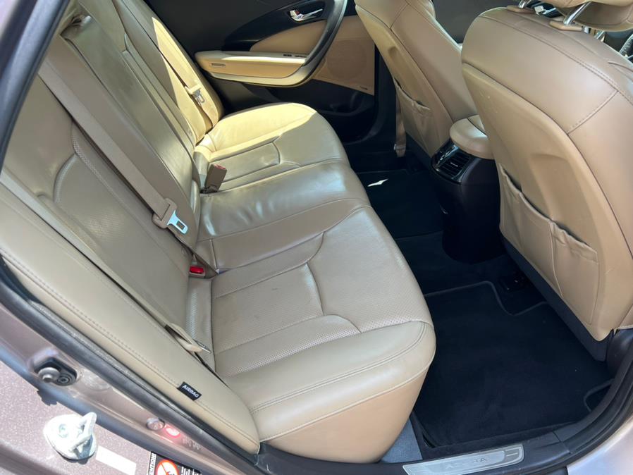 2013 Hyundai Azera 4dr Sdn, available for sale in Berlin, Connecticut | Main Auto of Berlin. Berlin, Connecticut 2013 Hyundai Azera 4dr Sdn, available for sale in Berlin, Connecticut | Main Auto of Berlin. Berlin, Connecticut