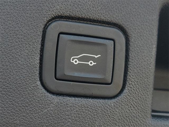 2018 Chevrolet Equinox Premier, available for sale in Stratford, Connecticut | Wiz Leasing Inc. Stratford, Connecticut 2018 Chevrolet Equinox Premier, available for sale in Stratford, Connecticut | Wiz Leasing Inc. Stratford, Connecticut