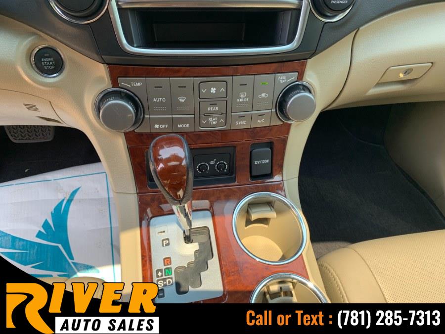 2013 Toyota Highlander 4WD 4dr V6 Limited (Natl), available for sale in Malden, Massachusetts | River Auto Sales. Malden, Massachusetts 2013 Toyota Highlander 4WD 4dr V6 Limited (Natl), available for sale in Malden, Massachusetts | River Auto Sales. Malden, Massachusetts