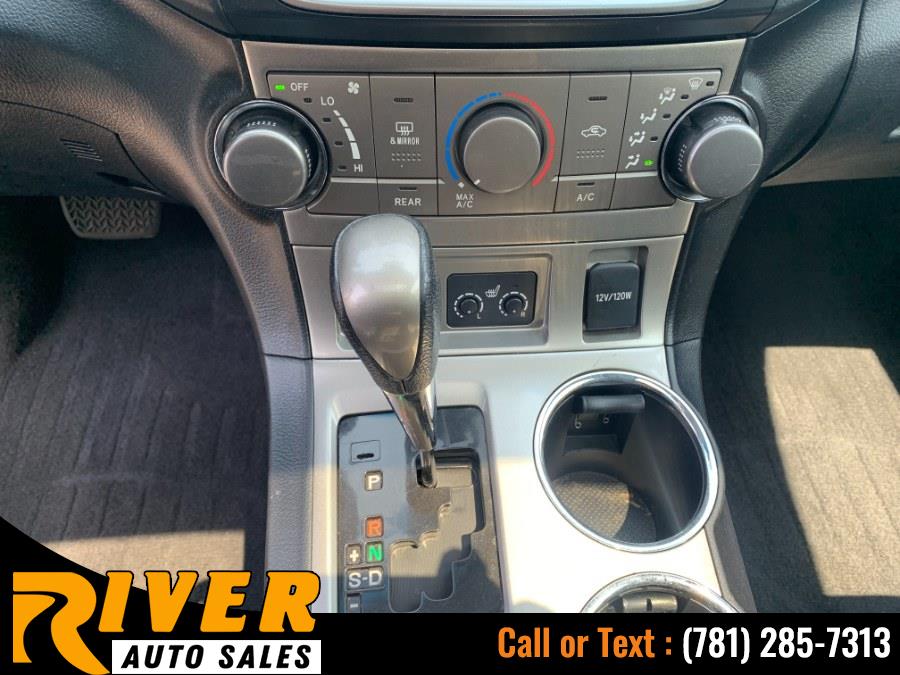 2013 Toyota Highlander 4WD 4dr V6 SE (Natl), available for sale in Malden, Massachusetts | River Auto Sales. Malden, Massachusetts 2013 Toyota Highlander 4WD 4dr V6 SE (Natl), available for sale in Malden, Massachusetts | River Auto Sales. Malden, Massachusetts