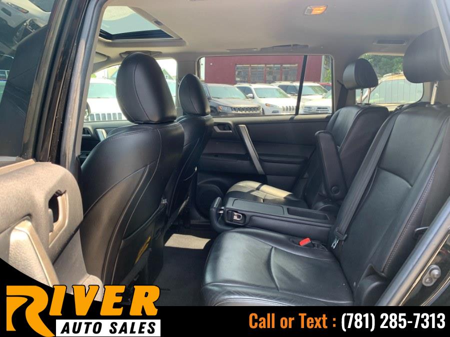 2013 Toyota Highlander 4WD 4dr V6 SE (Natl), available for sale in Malden, Massachusetts | River Auto Sales. Malden, Massachusetts 2013 Toyota Highlander 4WD 4dr V6 SE (Natl), available for sale in Malden, Massachusetts | River Auto Sales. Malden, Massachusetts