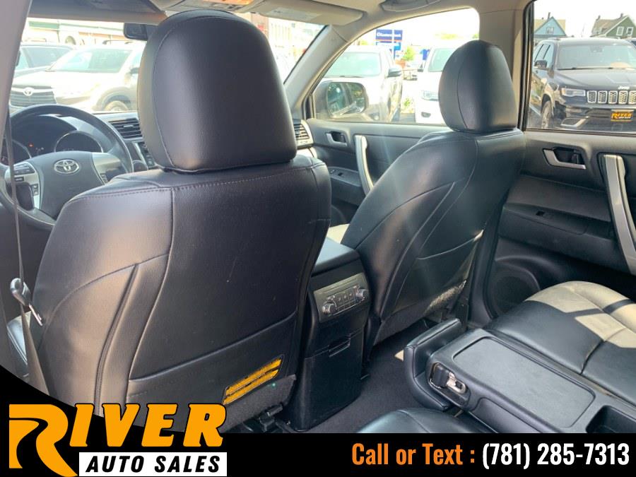 2013 Toyota Highlander 4WD 4dr V6 SE (Natl), available for sale in Malden, Massachusetts | River Auto Sales. Malden, Massachusetts 2013 Toyota Highlander 4WD 4dr V6 SE (Natl), available for sale in Malden, Massachusetts | River Auto Sales. Malden, Massachusetts