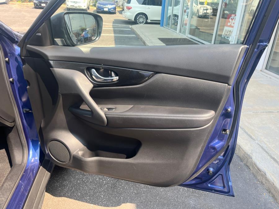 2017 Nissan Rogue SL, available for sale in Elmont, New York | Sunrise of Elmont. Elmont, New York 2017 Nissan Rogue SL, available for sale in Elmont, New York | Sunrise of Elmont. Elmont, New York