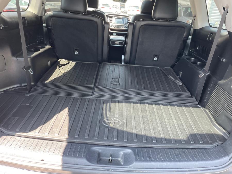 2018 Toyota Highlander XLE V6 AWD (Natl), available for sale in Agawam, Massachusetts | Malkoon Motors. Agawam, Massachusetts 2018 Toyota Highlander XLE V6 AWD (Natl), available for sale in Agawam, Massachusetts | Malkoon Motors. Agawam, Massachusetts