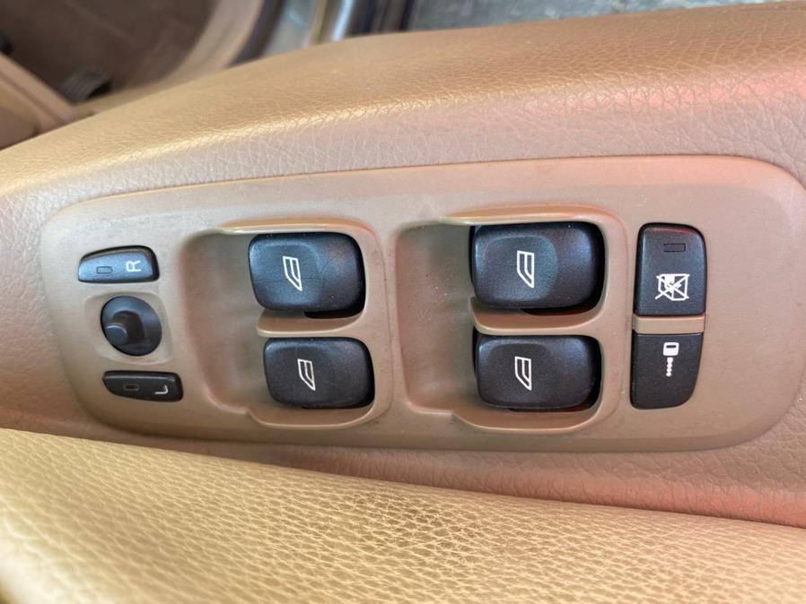 2011 Volvo XC90 AWD 4dr I6, available for sale in Bridgeport, Connecticut | CT Auto. Bridgeport, Connecticut 2011 Volvo XC90 AWD 4dr I6, available for sale in Bridgeport, Connecticut | CT Auto. Bridgeport, Connecticut