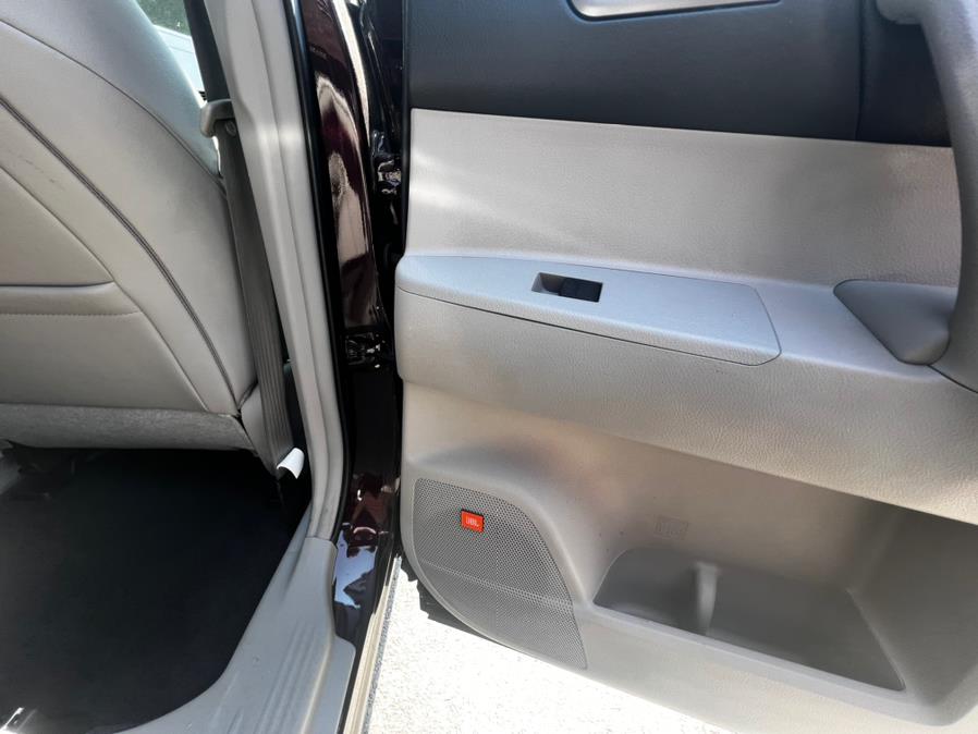 2012 Toyota Highlander 4WD 4dr V6 SE, available for sale in Worcester, Massachusetts | Sophia's Auto Sales Inc. Worcester, Massachusetts 2012 Toyota Highlander 4WD 4dr V6 SE, available for sale in Worcester, Massachusetts | Sophia's Auto Sales Inc. Worcester, Massachusetts
