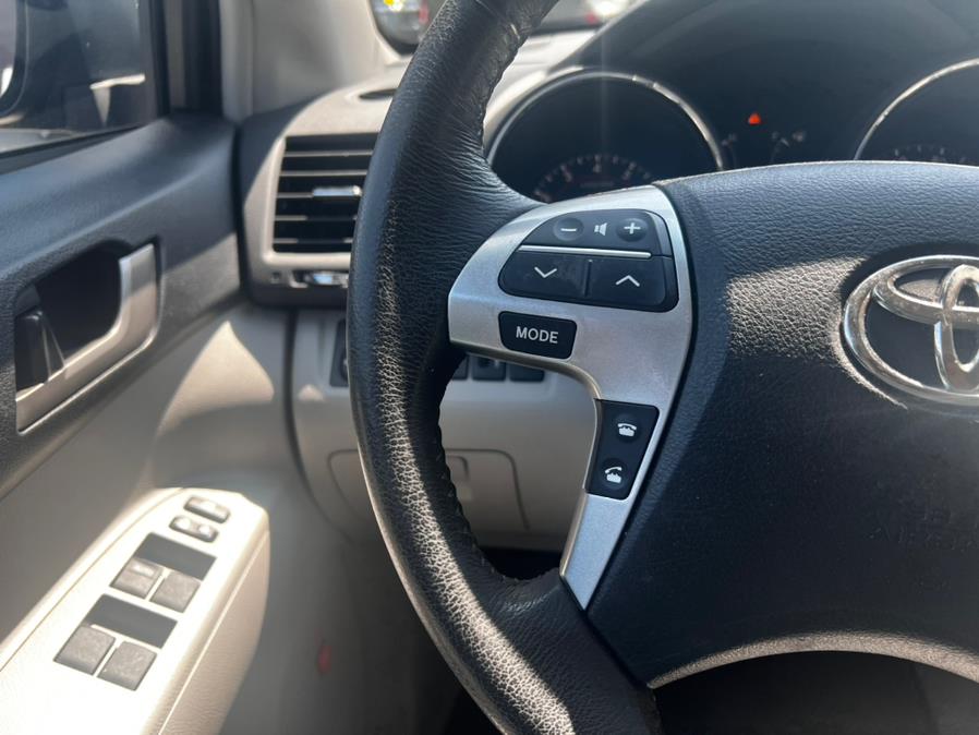 2012 Toyota Highlander 4WD 4dr V6 SE, available for sale in Worcester, Massachusetts | Sophia's Auto Sales Inc. Worcester, Massachusetts 2012 Toyota Highlander 4WD 4dr V6 SE, available for sale in Worcester, Massachusetts | Sophia's Auto Sales Inc. Worcester, Massachusetts