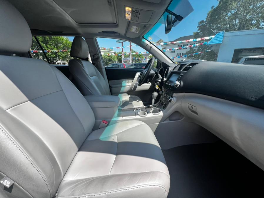 2012 Toyota Highlander 4WD 4dr V6 SE, available for sale in Worcester, Massachusetts | Sophia's Auto Sales Inc. Worcester, Massachusetts 2012 Toyota Highlander 4WD 4dr V6 SE, available for sale in Worcester, Massachusetts | Sophia's Auto Sales Inc. Worcester, Massachusetts