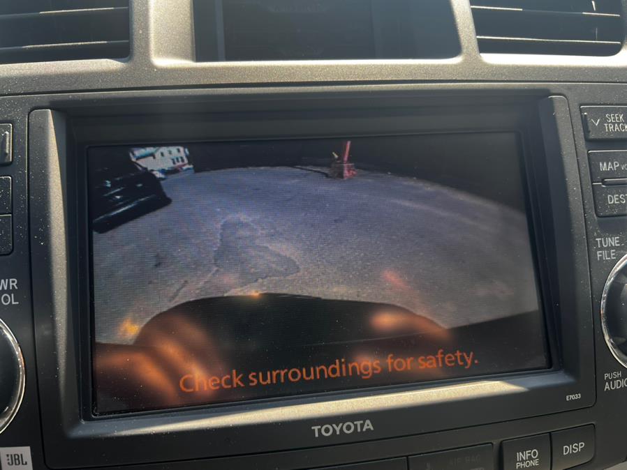 2012 Toyota Highlander 4WD 4dr V6 SE, available for sale in Worcester, Massachusetts | Sophia's Auto Sales Inc. Worcester, Massachusetts 2012 Toyota Highlander 4WD 4dr V6 SE, available for sale in Worcester, Massachusetts | Sophia's Auto Sales Inc. Worcester, Massachusetts