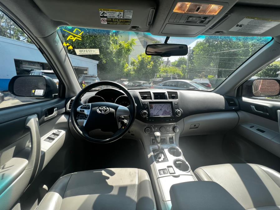 2012 Toyota Highlander 4WD 4dr V6 SE, available for sale in Worcester, Massachusetts | Sophia's Auto Sales Inc. Worcester, Massachusetts 2012 Toyota Highlander 4WD 4dr V6 SE, available for sale in Worcester, Massachusetts | Sophia's Auto Sales Inc. Worcester, Massachusetts