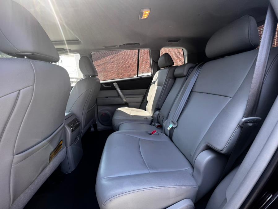 2012 Toyota Highlander 4WD 4dr V6 SE, available for sale in Worcester, Massachusetts | Sophia's Auto Sales Inc. Worcester, Massachusetts 2012 Toyota Highlander 4WD 4dr V6 SE, available for sale in Worcester, Massachusetts | Sophia's Auto Sales Inc. Worcester, Massachusetts